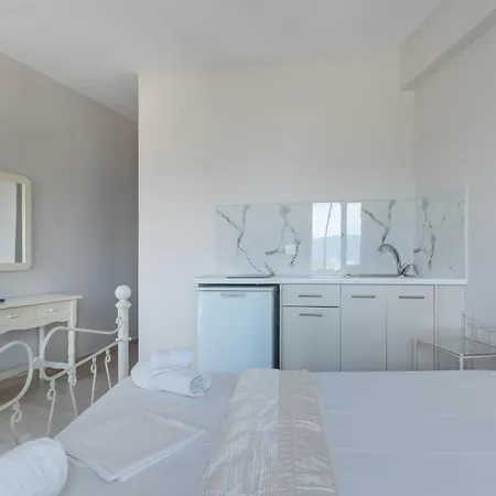 Giorgio Studios-apartments 2 3* Nikiana