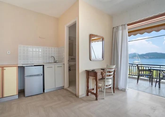 Πανσιόν Giorgio Studios-apartments 2 3*